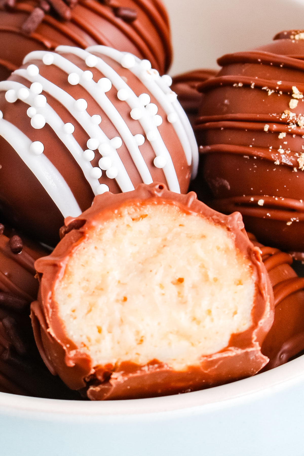 Easy No-Bake Cheesecake Truffles: Perfect For Gifting & Parties